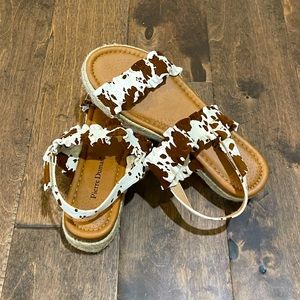 Womens size 9 sandals never worn new without tags from smoke free home